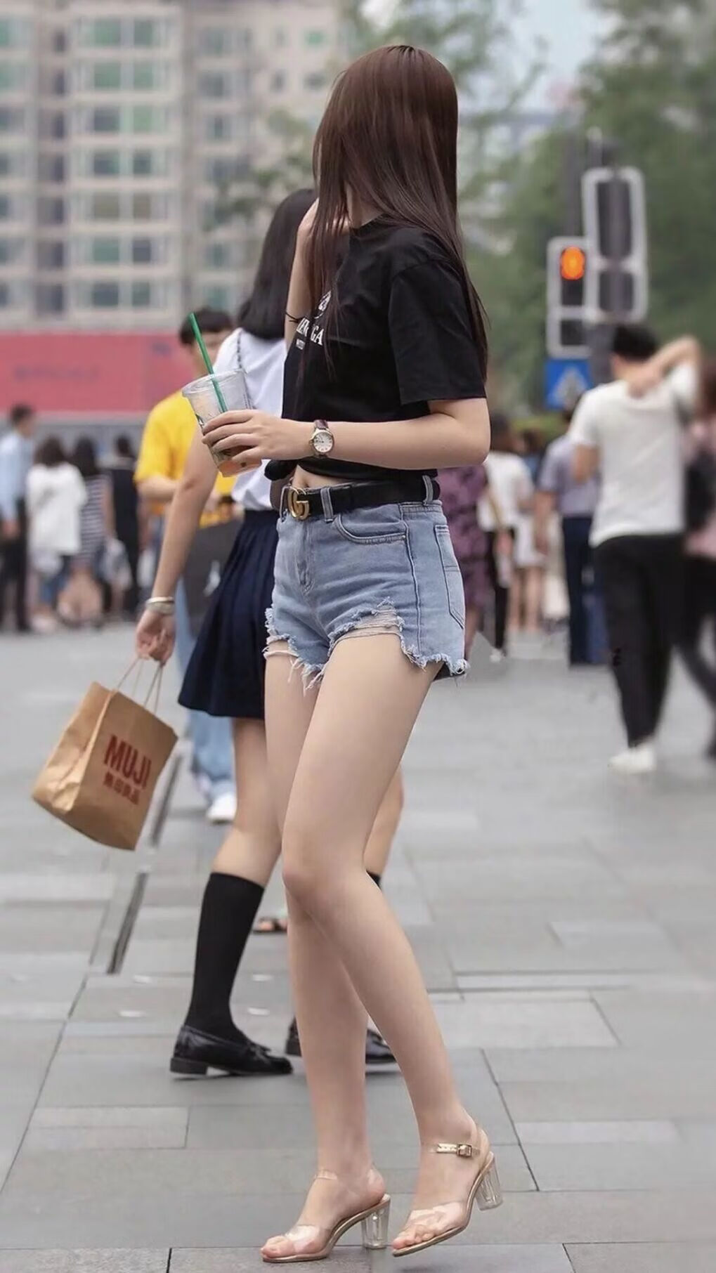 巴萨青训营未来之星崭露头角，巴萨未来青训巨星